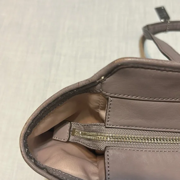 Coach Taylor OP Art Alexis Carryall. Inside zip. Zip Top Closure. - Picture 8 of 10